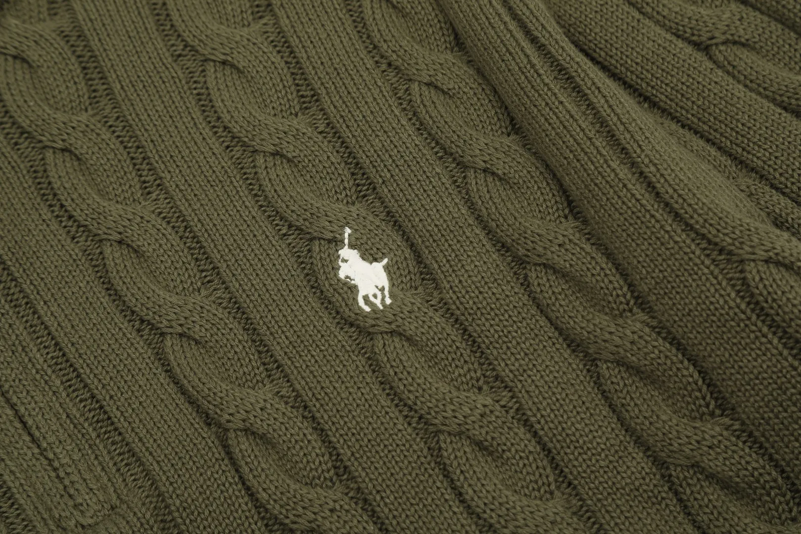 P250 Top quality" Style number: DS014# (not off the shelves all year round) [Ralph Lauren half-zip solid color pony embroidery logo twist knitted sweater] ✅Ralph Lauren half-zip classic basic versatile unisex couple pullover sweater ✅Main supplier platform live broadcast Wholesale entity Replenish when out of stock Not off the shelf ✅ZP quality 1:1 version Scan the code to enter the GF website Counter quality ✅Detailed quality The only one in Guangzhou Imported quality cotton yarn, focusing on high-end, cost-effective, good quality needless to say ✅The version is restored to the original order, the maximum size can be worn up to 200 pounds, loose, comfortable and stress-free ✅The upper body is simple and easy to match, ootd must-have style, good-looking clothes are never picky, a must-have wardrobe recommendation Size: S-XL Color: Navy blue milk white black pure white gray khaki light blue yellow pink olive green red blue label red gold label